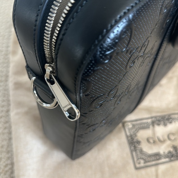 New-Gucci leather bag. Can be used for work or travel. fit laptop & work files. - Picture 6 of 7